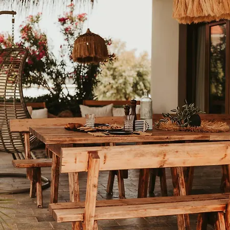 Maya Pool & Mountain View *