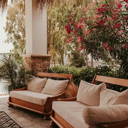 Maya Pool & Mountain View *